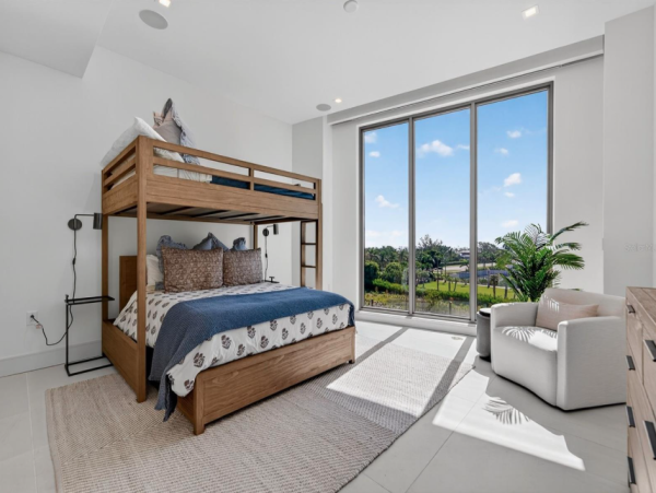 Coastal Luxury Retreat in Longboat Key - 2-Bedroom Condo Stunning Views